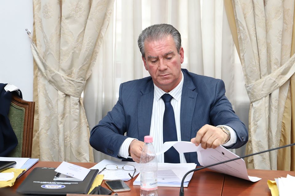 Përkeqësohet gjendja shëndetësore e deputetit Alimadhi, dërgohet drejt Infektivit