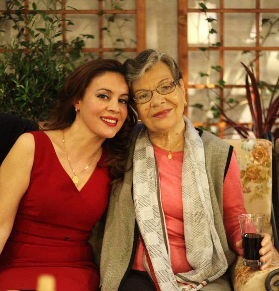 “Ajo më është më e çmuara shoqe jete!” Deputetja e Durrësit dedikim prekës nënës së saj