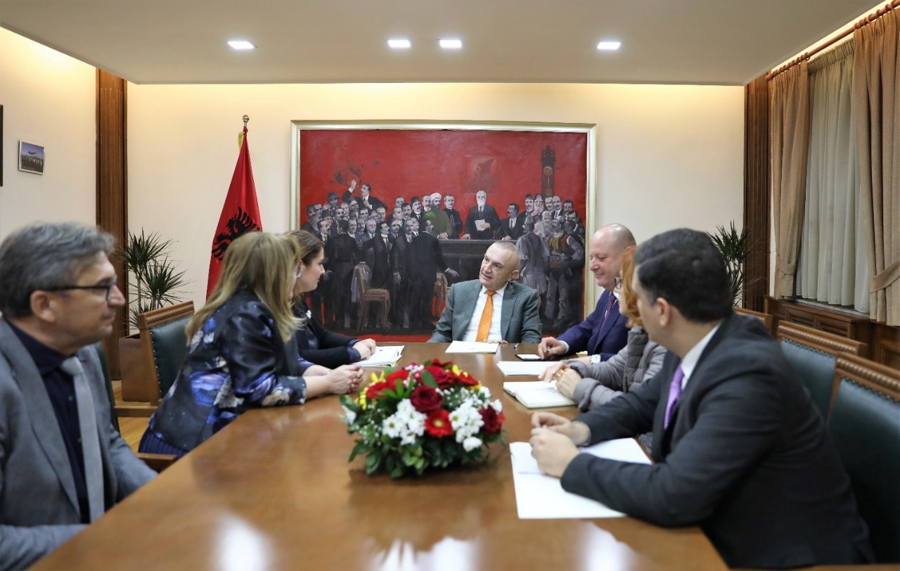 Koronavirusi/ Meta thërret në takim ministren Manastirliu dhe Task-Forcën