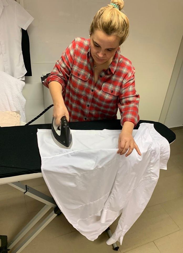 Kryemadhi uron Ditën e Verës duke hekurosur: E festojmë ndryshe këtë vit