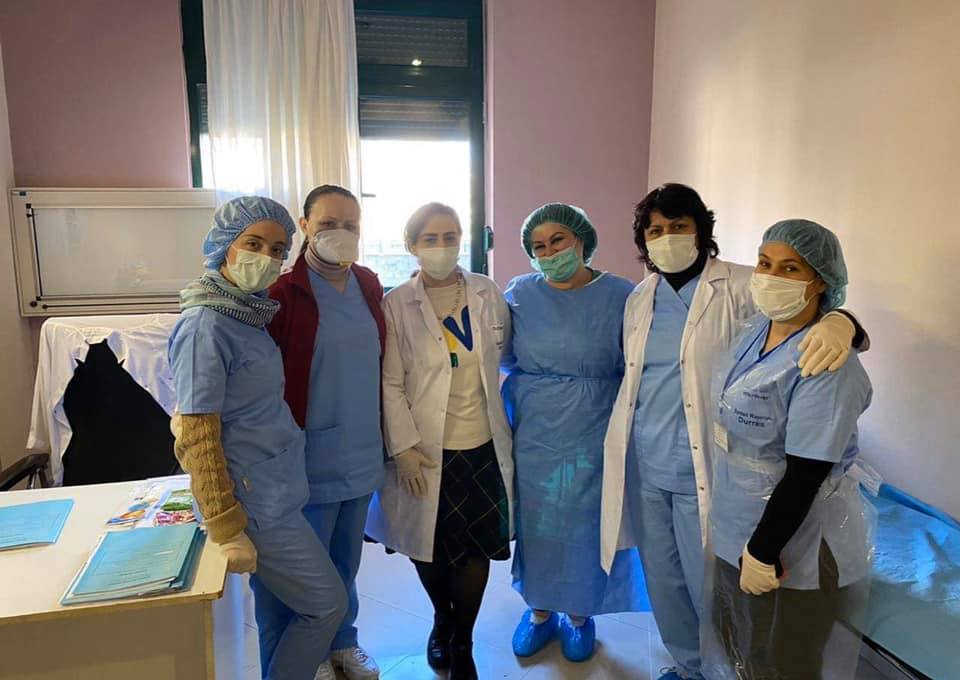 Apeli i stafit të Neurologjisë në spitalin rajonal të Durrësit: Mos dilni nga banesa!