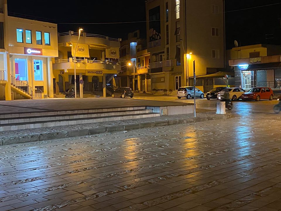Koronavirusi/ Edhe banorët e Shijakut mbyllen në shtëpi, rrugë të boshatisura, qepenë të ulur (FOTO)