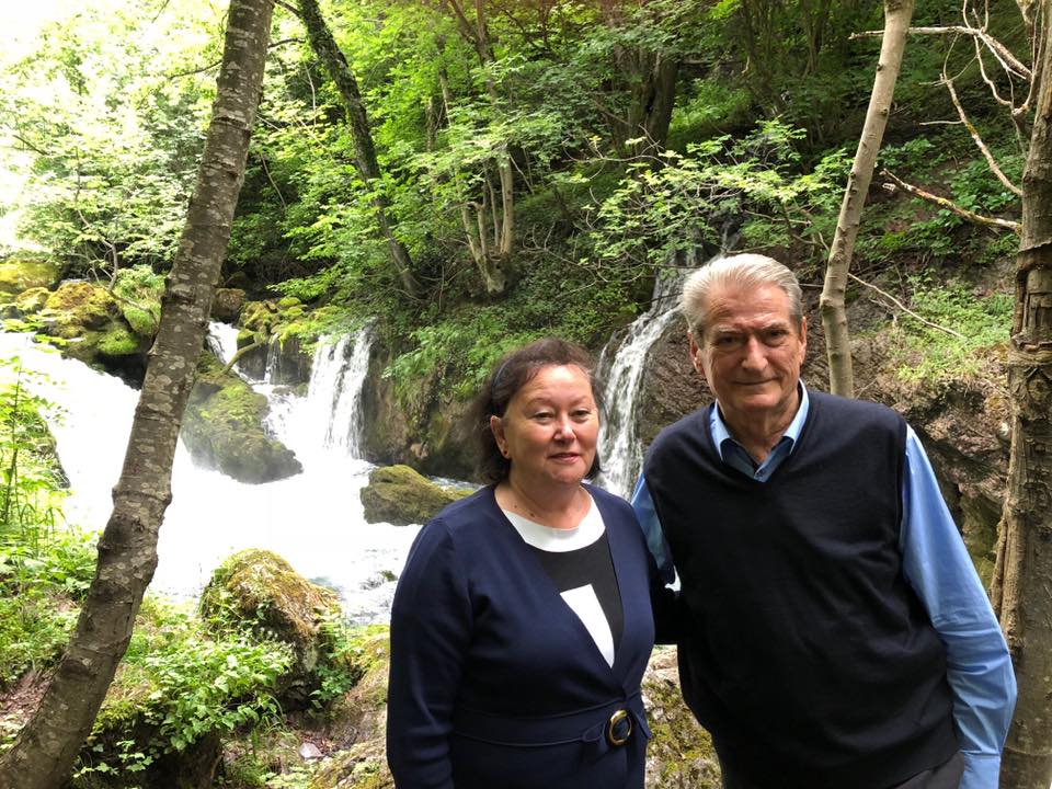 Berisha uron Ditën e Verës: Vitin tjetër ta festojmë pa koronavirus dhe narkoqeverinë!