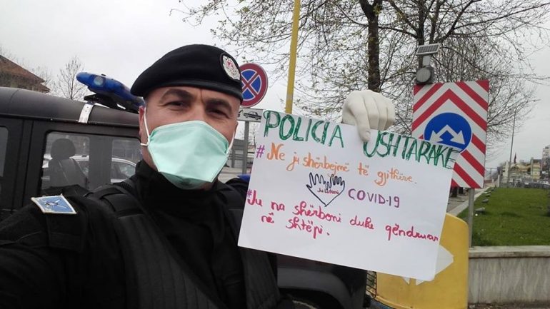 “Ndihmoni djemtë tanë në krye të detyrës!”, Xhaçka thirrje qytetarëve: Qëndroni në shtëpi