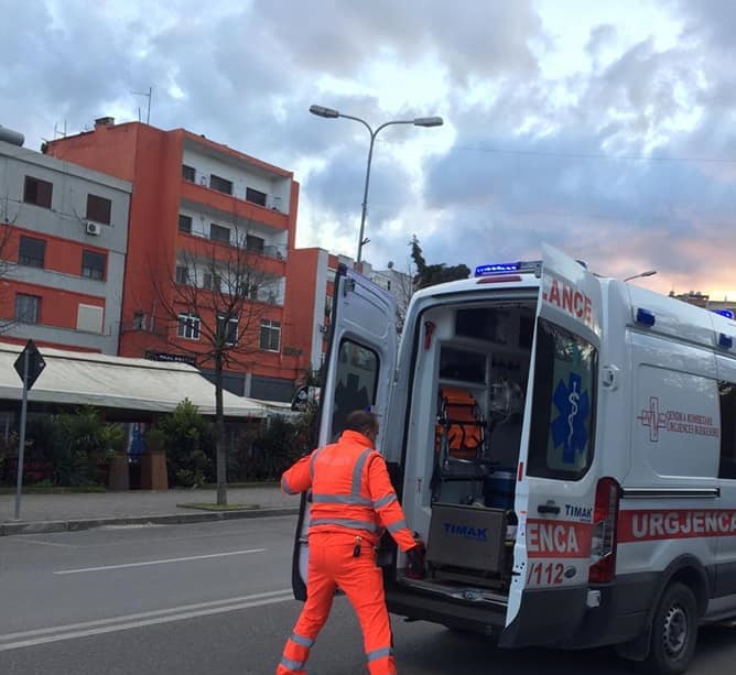 44-vjeçari nga Durrësi bie nga kati i tretë i pallatit