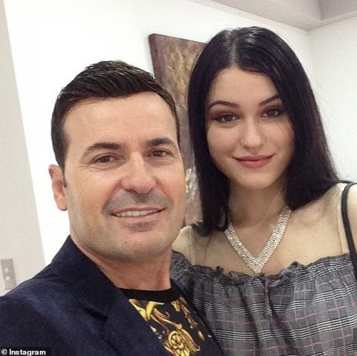 Vrau me thikë të bijën në Australi, dënohet me 20 vite burg shqiptari