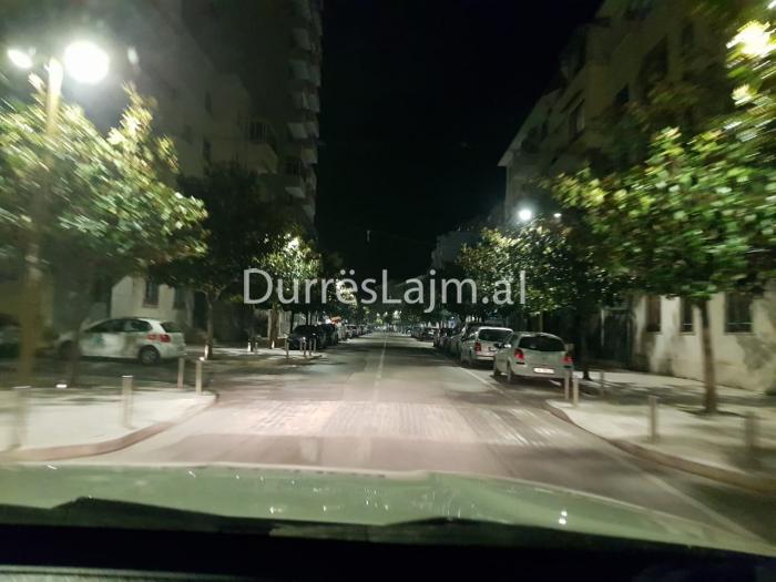 Ndërgjegjësohen durrsakët?! Ndryshe nga netët e tjera, rrugët tërësisht bosh (FOTO & VIDEO)