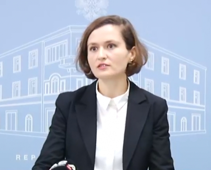 Ministrja Shahini falënderon mësuesit: S’është e lehtë të kalohet nga dërrasa e zezë, tek ekrani i kompjuterit