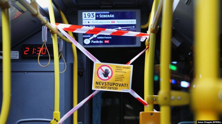 Çekia mbyll restorantet dhe dyqanet për shkak të koronavirusit