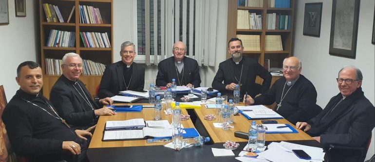 Koronavirusi/ Kisha Katolike merr masa: Pezullojmë aktivitetet dioqezane dhe ato famulltare