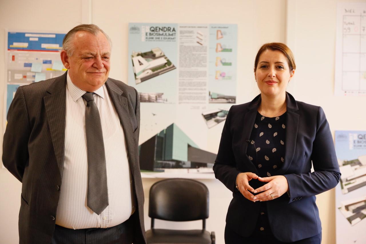 Thirrja e Manastirliut: Profesionistët e shëndetit dhe studentë të mjekësisë të na bashkohen në luftën me COVID-19