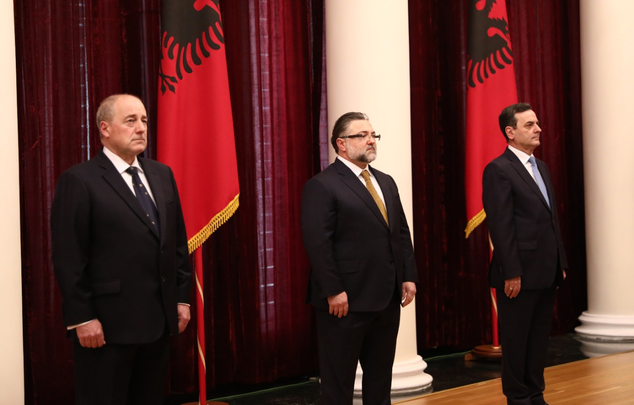 Betohen para Presidentit Meta anëtarët e rinj të Gjykatës së Lartë