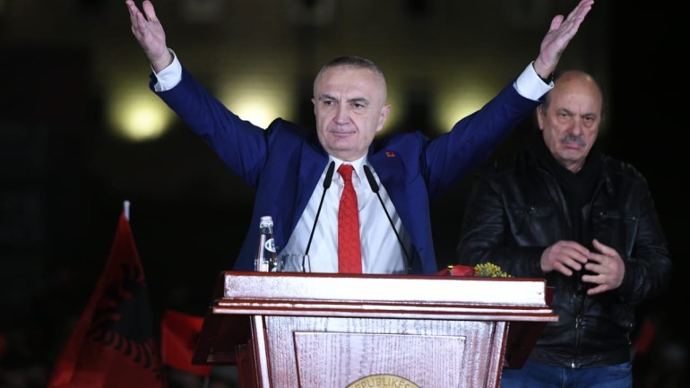 “Presidenti nuk e shpërndan Parlamentin!” Meta i përgjigjet Ramës