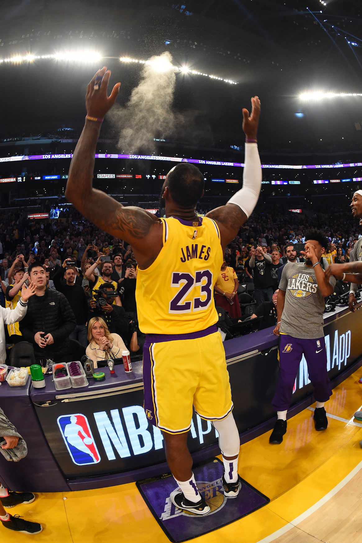 NBA me dyer të mbyllura, LeBron: Unë nuk luaj pa tifozë!