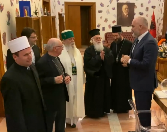 Rama takohet me klerikët: Shmangni disa rituale të panevojshme (VIDEO)