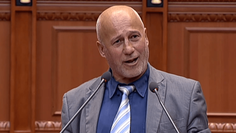 U bë “i famshëm” për deklaratën për femrat, deputeti: Skenar anti-shqiptar