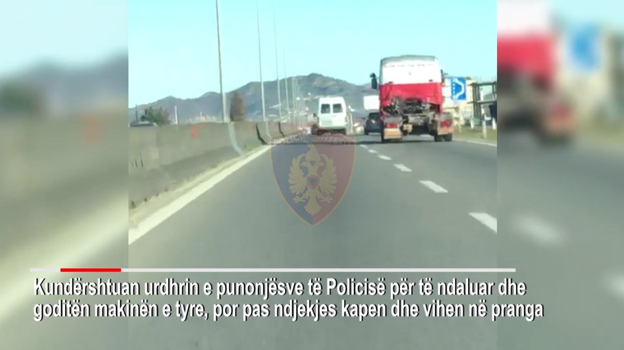 Tropojani me banim në Durrës manovra të rrezikshme për t’i ikur policisë, kapet me franga e thikë (VIDEO)