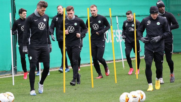 Skuadra gjermane sfidon Koronavirus. Lojtarët në stërvitje, në rrjet shpërthejnë polemikat