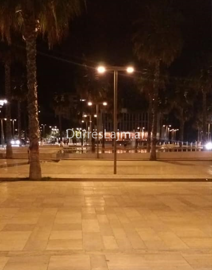 Ja si duket qendra e Durrësit mbrëmjen e sotme (FOTO)