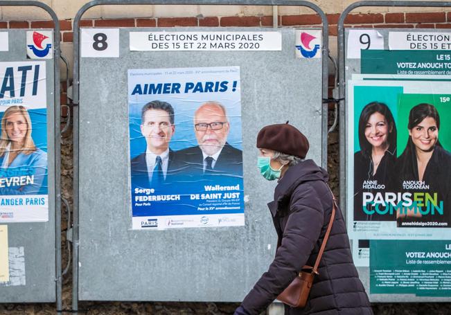 Franca blindohet nga koronavirusi, mbylli kafenetë dhe restorantet. Por votimet zhvillohen