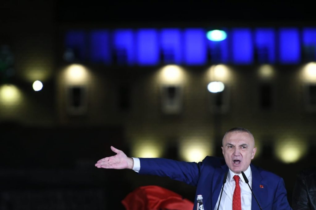 “Shpërndaje, shpërndaje!”/ Meta: Populli kërkon shpërndarjen e parlamentit