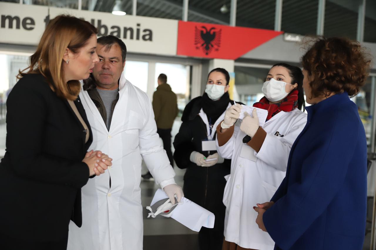 Koronavirusi/ Manastirliu inspekton masat në Portin e Durrësit (VIDEO)