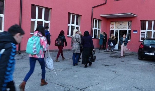 Serbët në veri të Kosovës injorojnë vendimet e Qeverisë, shkollat vijojnë mësimin