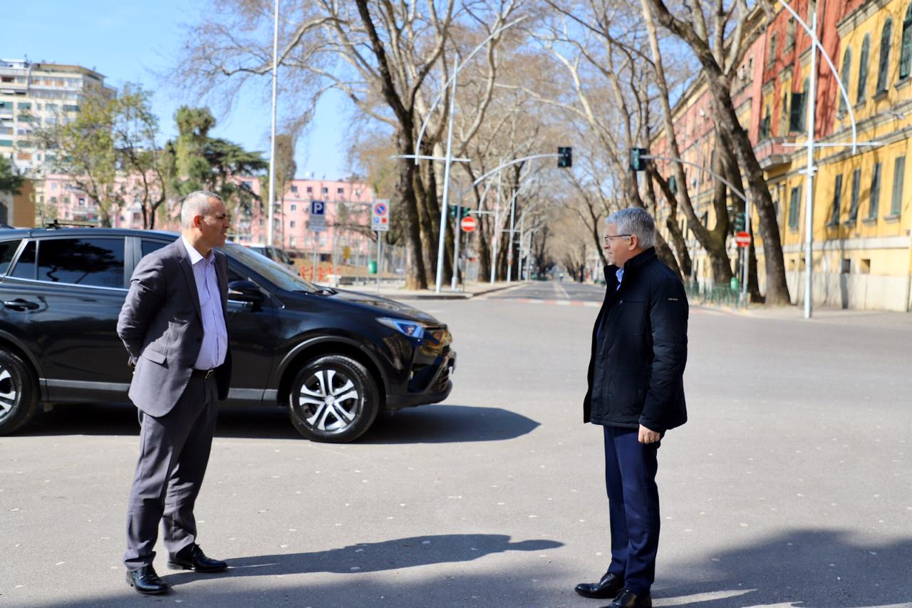 Lleshaj: Nuk është kohë relaksi e shëtitjesh, nesër dilni vetëm për nevojat më jetike!