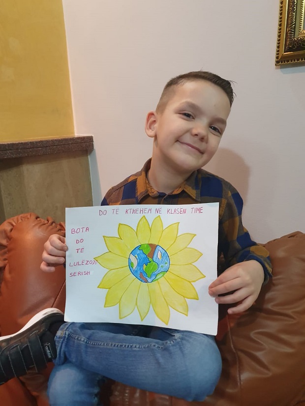 “Do të kthehem në klasën time”, mesazhi i 6-vjeçarit nga Durrësi për bashkëmoshatarët e tij