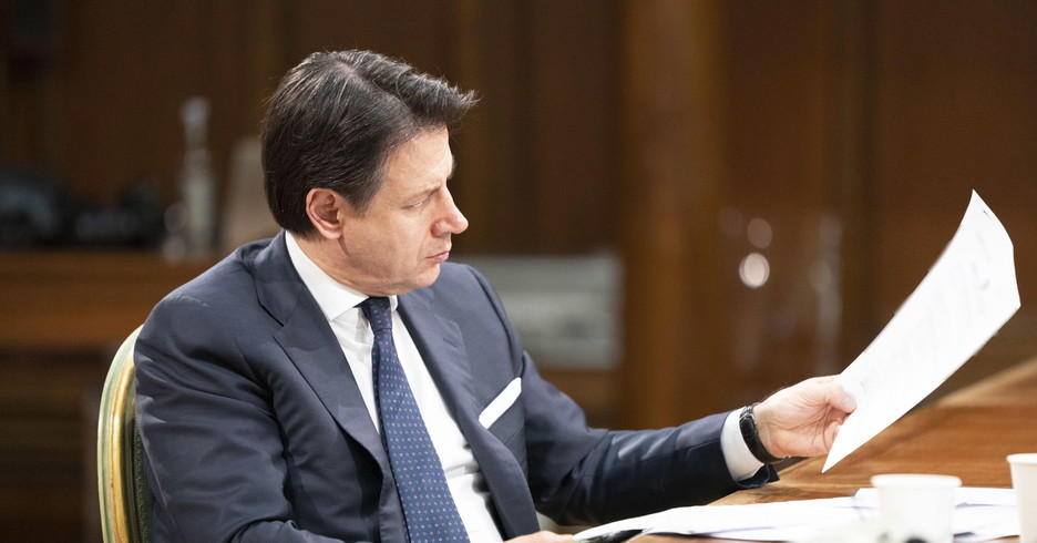 Italia shtrëngon akoma më shumë masat/ Conte: Mbyllim baret, restorantet, pubet…