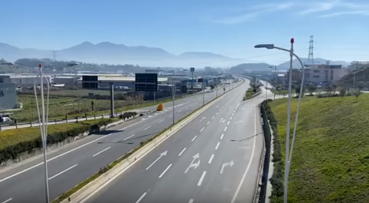 Autostrada Tiranë-Durrës tërësisht e boshatisur, Rama:  Super start në ditën e parë! (VIDEO)