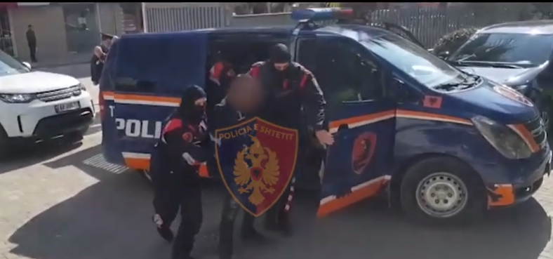 Kapen drogë e municione luftarake në Durrës, arrestohen në flagrancë 2 persona