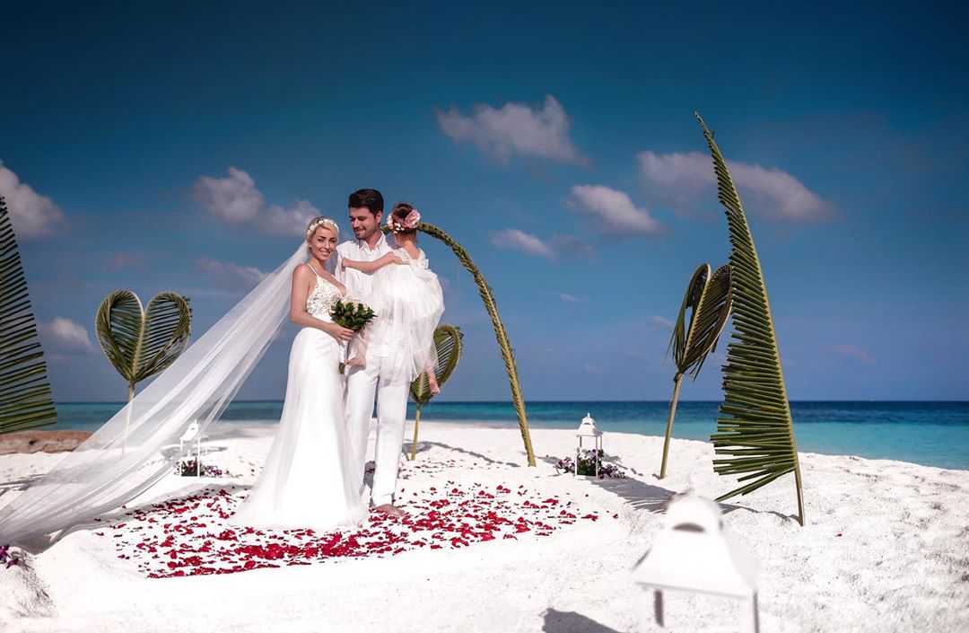 “Dashuria është çelësi i çdo porte”, Miriam Cani poston foton e ëmbël familjare