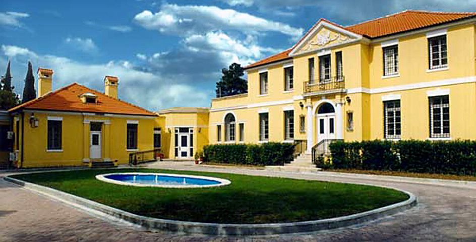 Ambasada amerikane anulon intervistat për vizat jo-emigruese