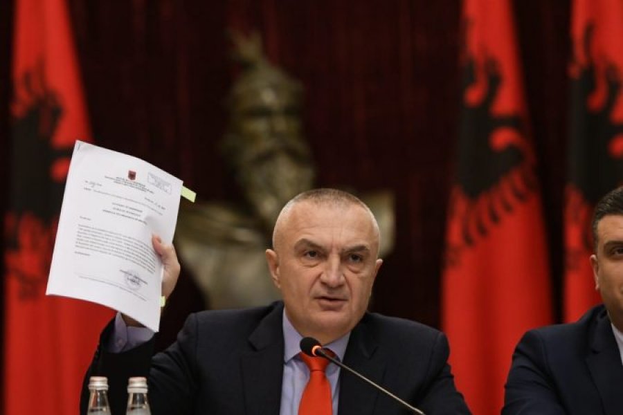 “Një krim i rëndë kushtetues”/ Çfarë pritet të publikojë pas pak presidenti Meta