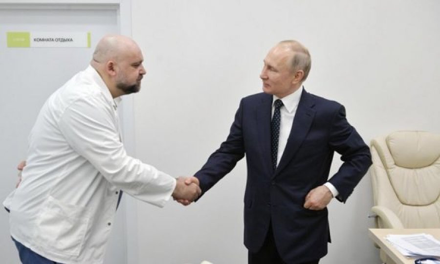 Del pozitiv me koronavirus mjeku që javën e kaluar takoi Putinin