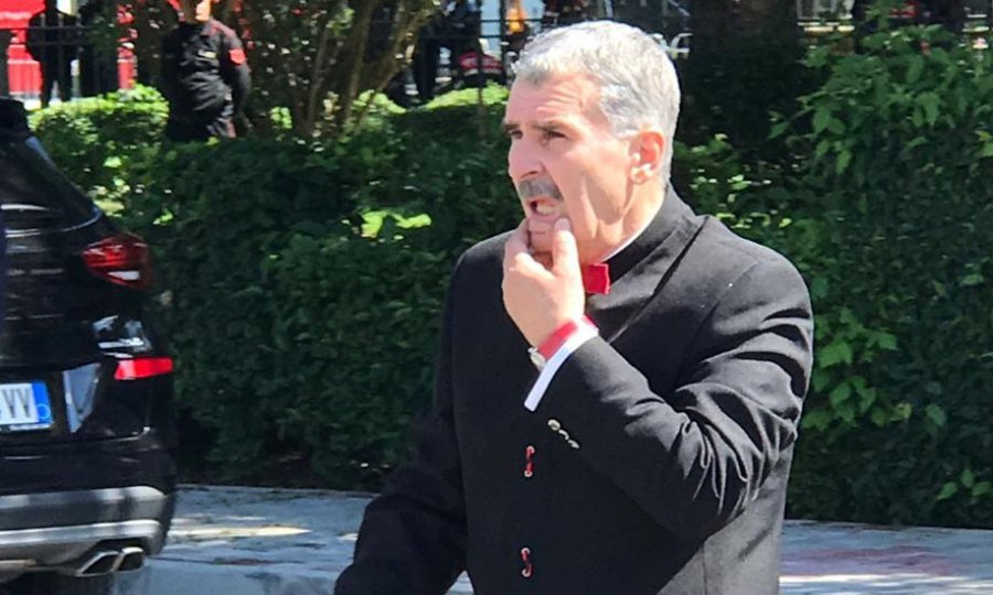 Deputeti Gjuzi dhunon gruan e djalin, gjykata: Qëndro 200 metra larg dhe ik nga shtëpia