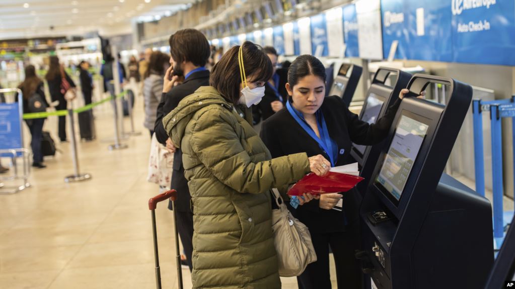 Pezullimi i udhëtimeve nga Evropa, vendimi i Trump hyn në fuqi në mesnatë. Ja vendet që preken