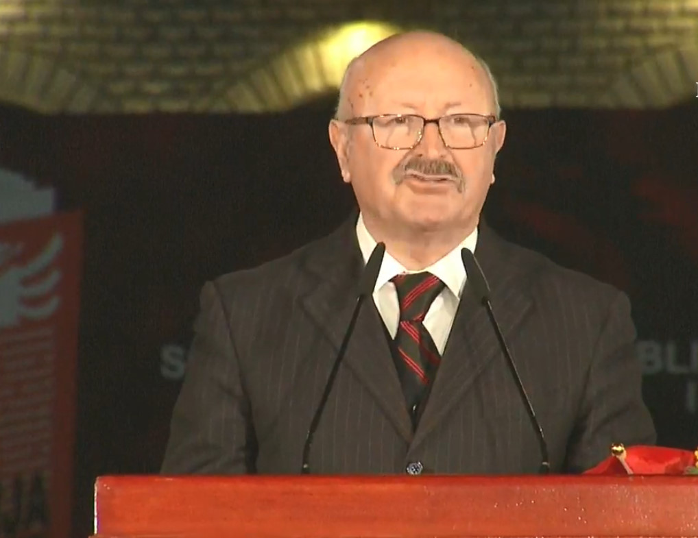 Bujar Kapexhiu: Mallkuar kush i shpiku 1 milionë shuplakat