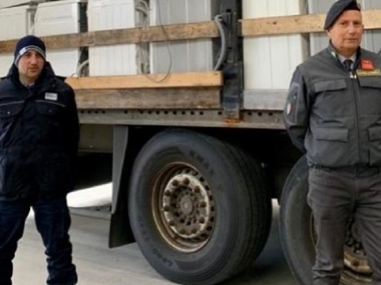 Bari, sekuestrim mbeturinash në port: 18 tonë elektroshtëpiake me destinacion Shqipërinë