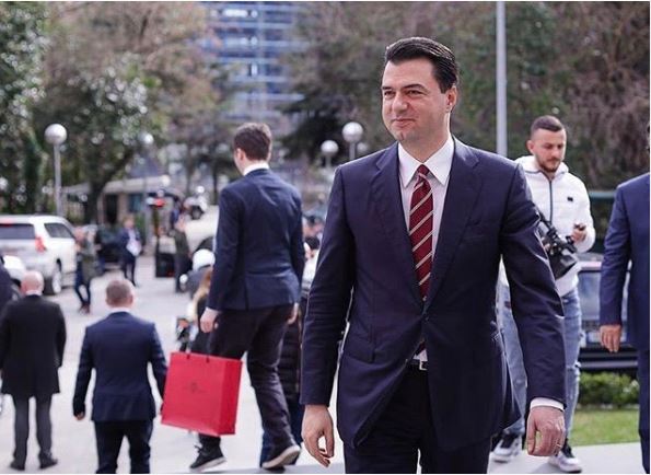 “Si qytetar, bashkëshort dhe prind”, Basha thirrje para manifestimit: Të mblidhemi në mbrojtje të Kushtetutës