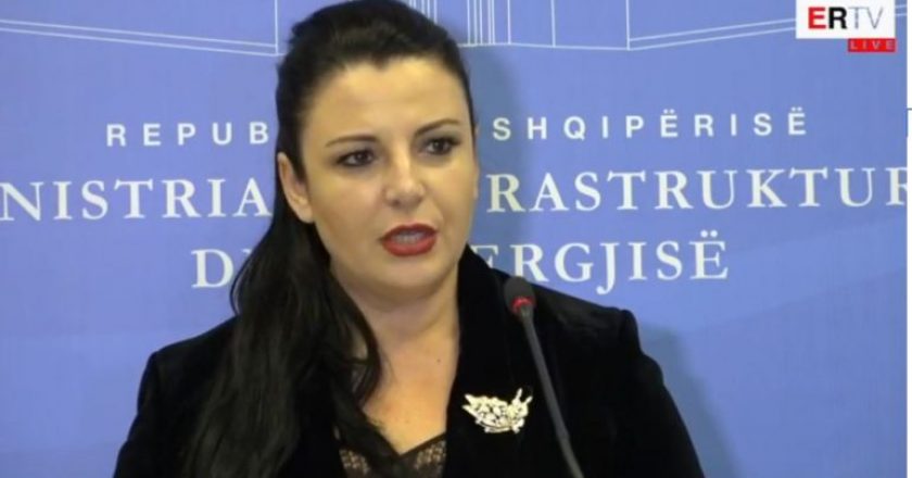 Balluku: Nga sot ndërpriten lundrimet dhe fluturimet me Italinë. Avionë dhe anije boshe për të tërhequr shtetasit italianë