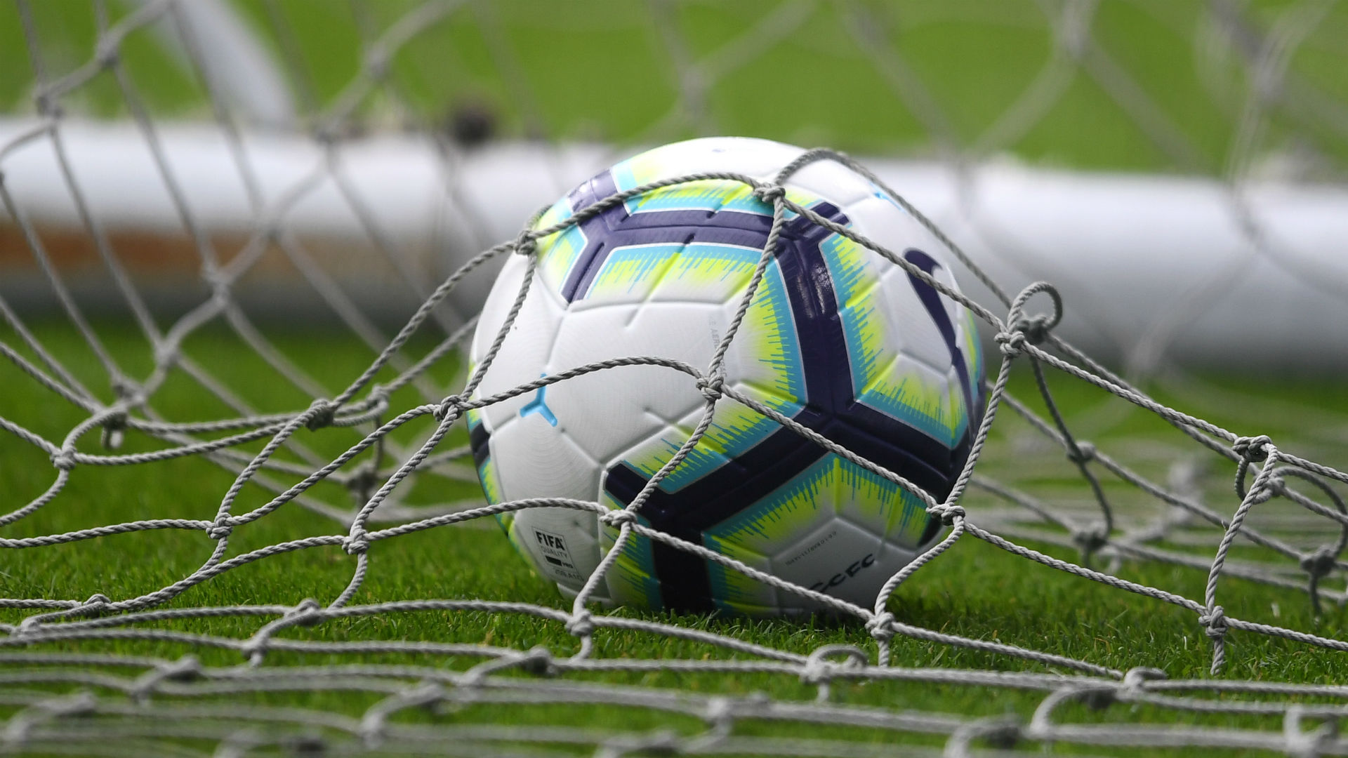 Koronavirusi prek edhe Anglinë, 3 lojtarë në Premier Ligë dyshohet se janë prekur