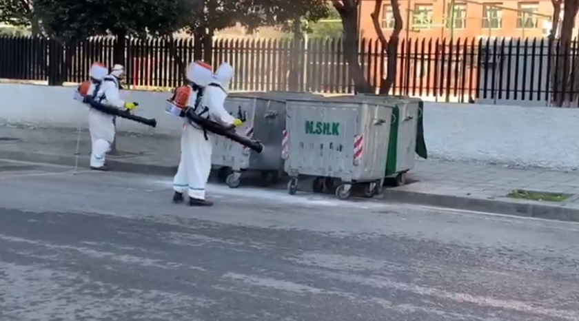 Dezinfektohen rrugët dhe kazanët e mbeturinave në Durrës, Varfaj apel për durrsakët (VIDEO)