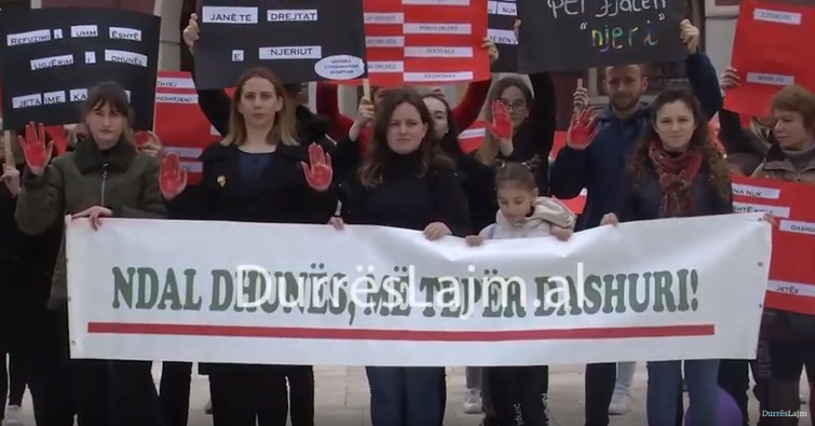 8 Marsi në Durrës, marshim sensibilizues për dhunën ndaj grave (FOTO & VIDEO)