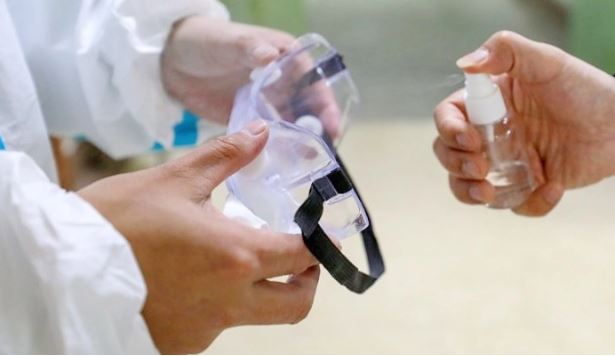 Greqia mbyll qendrat tregtare, restorantet dhe kafenetë në të gjithë vendin