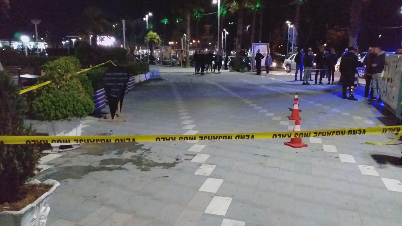 Sherr mes të rinjve, plagoset me thikë 21-vjeçari