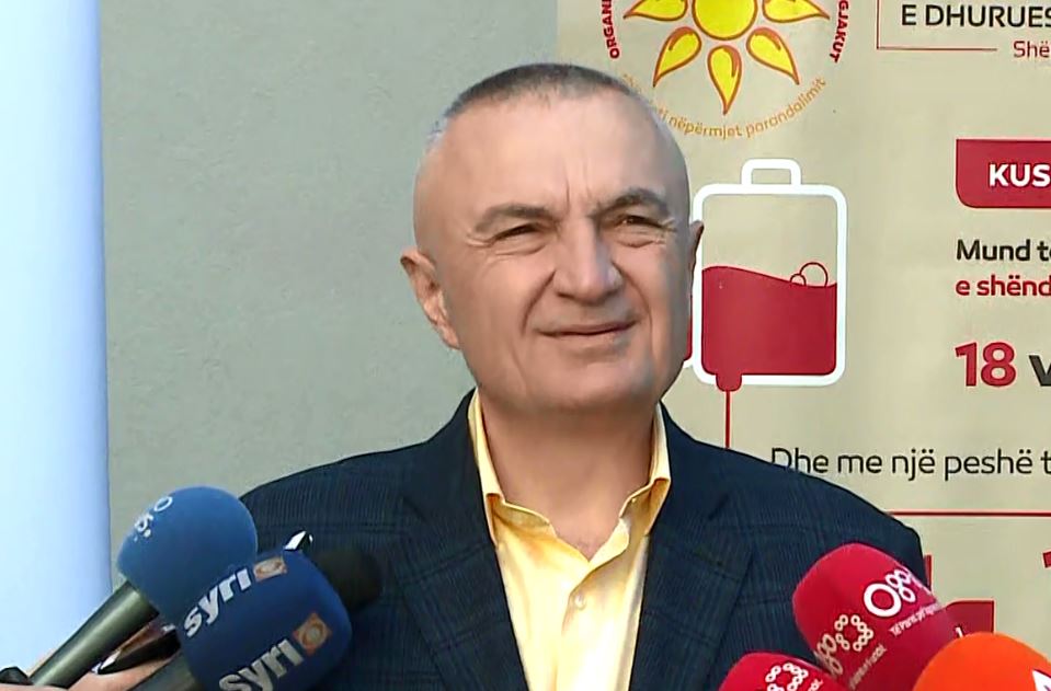 ‘E rëndësishme të dhurojmë gjak’/ Meta: Kjo është një krizë e re, respektoni të gjithë kufizimet e vendosura