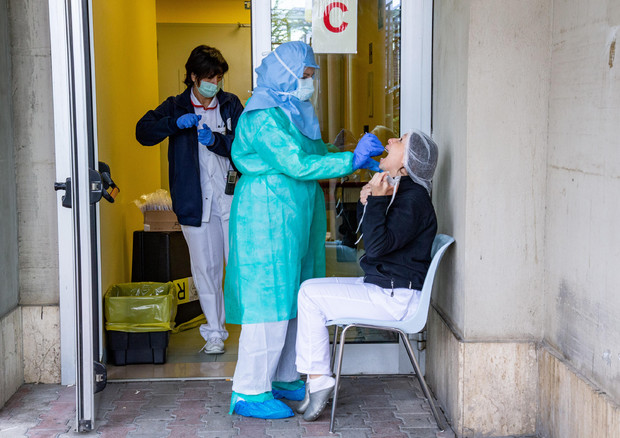 7 mjekë humbin jetën 24 orët e fundit në Itali, 33 në total