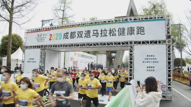 Kina ka nisur të kthehet në normalitet, zhvillohet maratona e parë pas alarmit të koronavirus